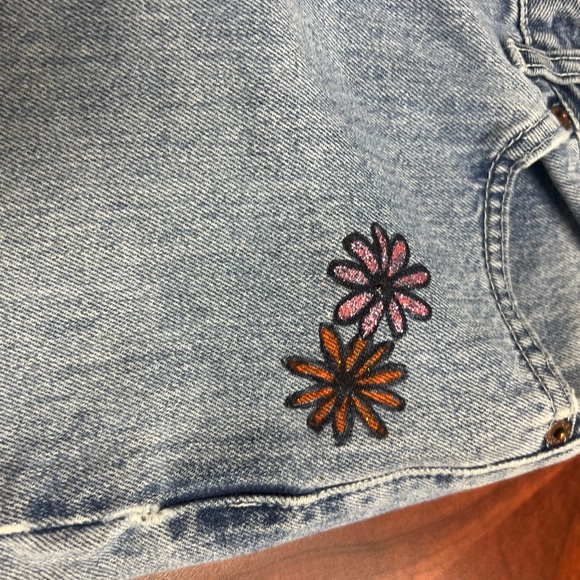 Vintage distressed Levi’s with hand painted design. - Picture 3 of 7